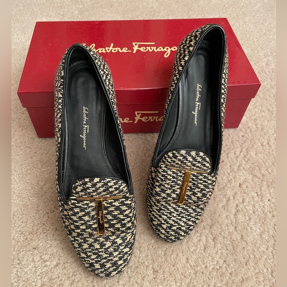 Salvatore Ferragamo Women's Sarno  Bow Loafer Size 6B - Picture 2 of 9